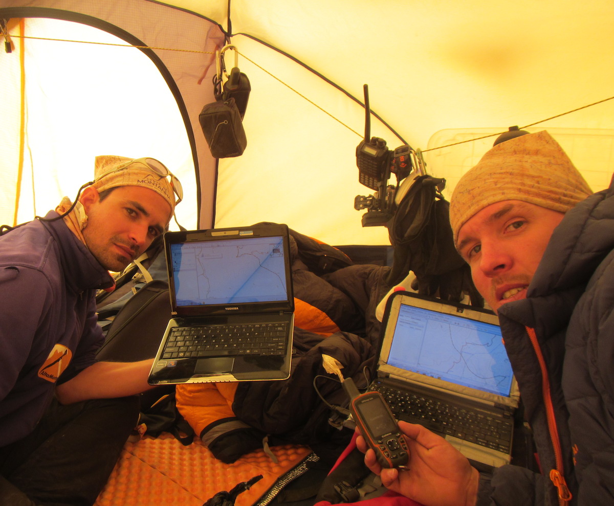 Planejando a última etapa das escaladas na Bolívia em 2014 - Foto de Maximo Kausch